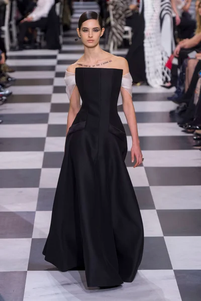 Look 24